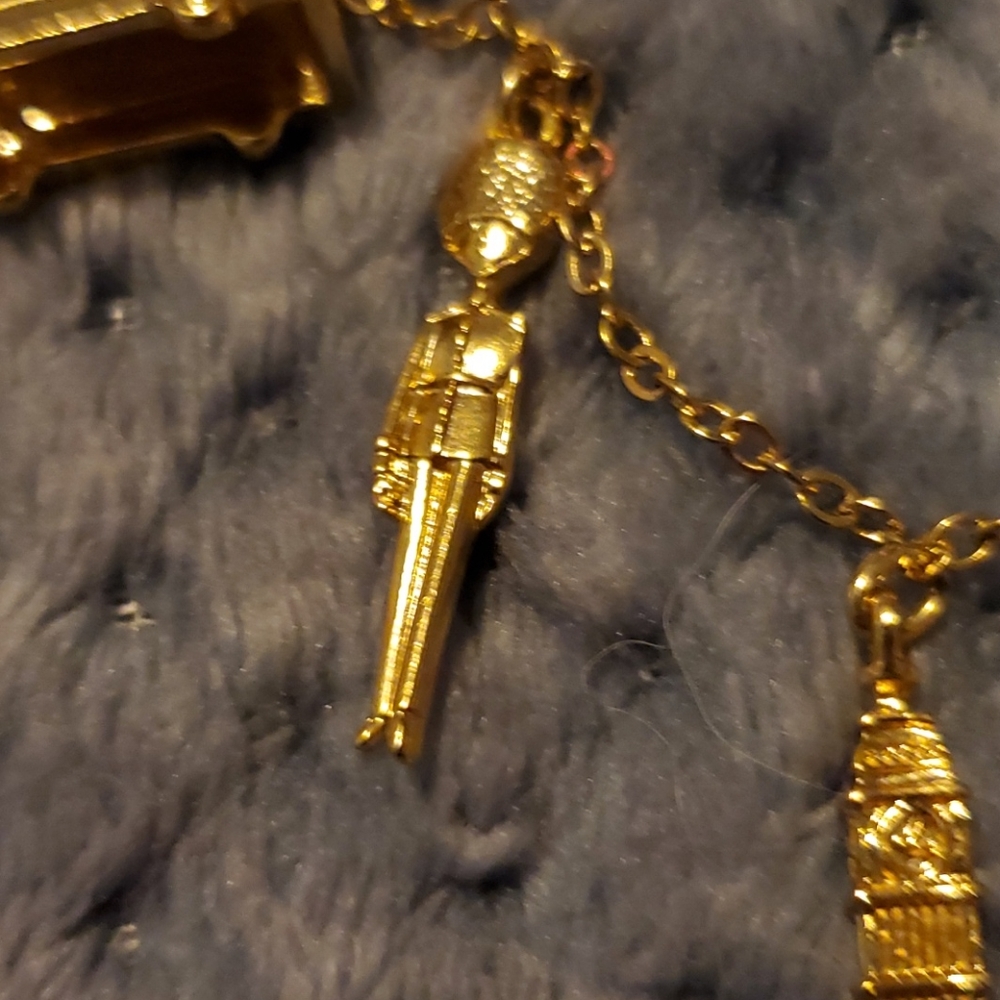 Necklace - Picture 5 of 6